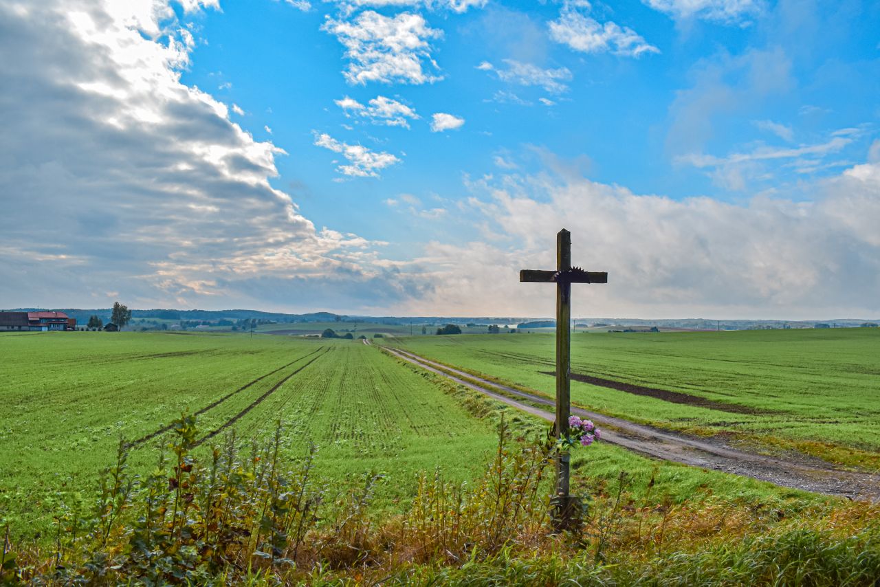 Przydrożny krzyż w okolicach Gietrzwałdu