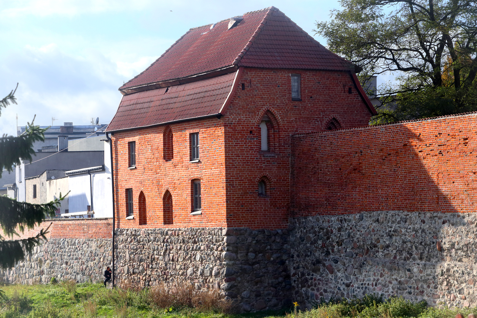 Fragmenty średniowiecznych murów miejskich w Lubawie