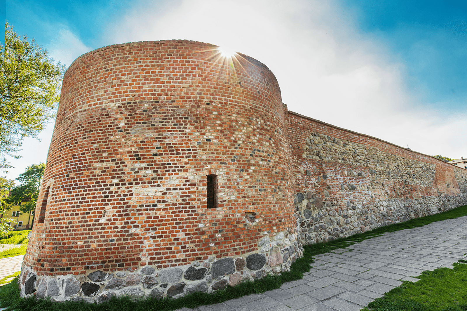 Lubawa - mury obronne dawnego zamku Biskupów Chełmińskich