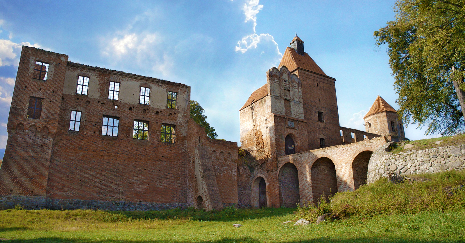Ruiny zamku w Szymbarku, fot. arch. UMWWM