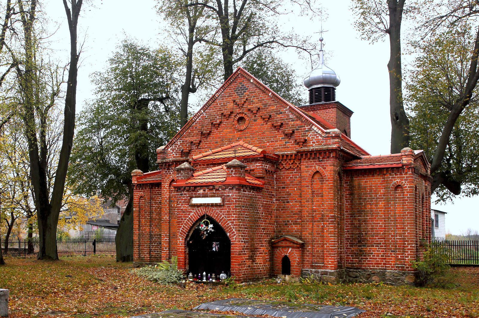 Dawna kaplica grobowa rodu Różyckich we Wlewsku