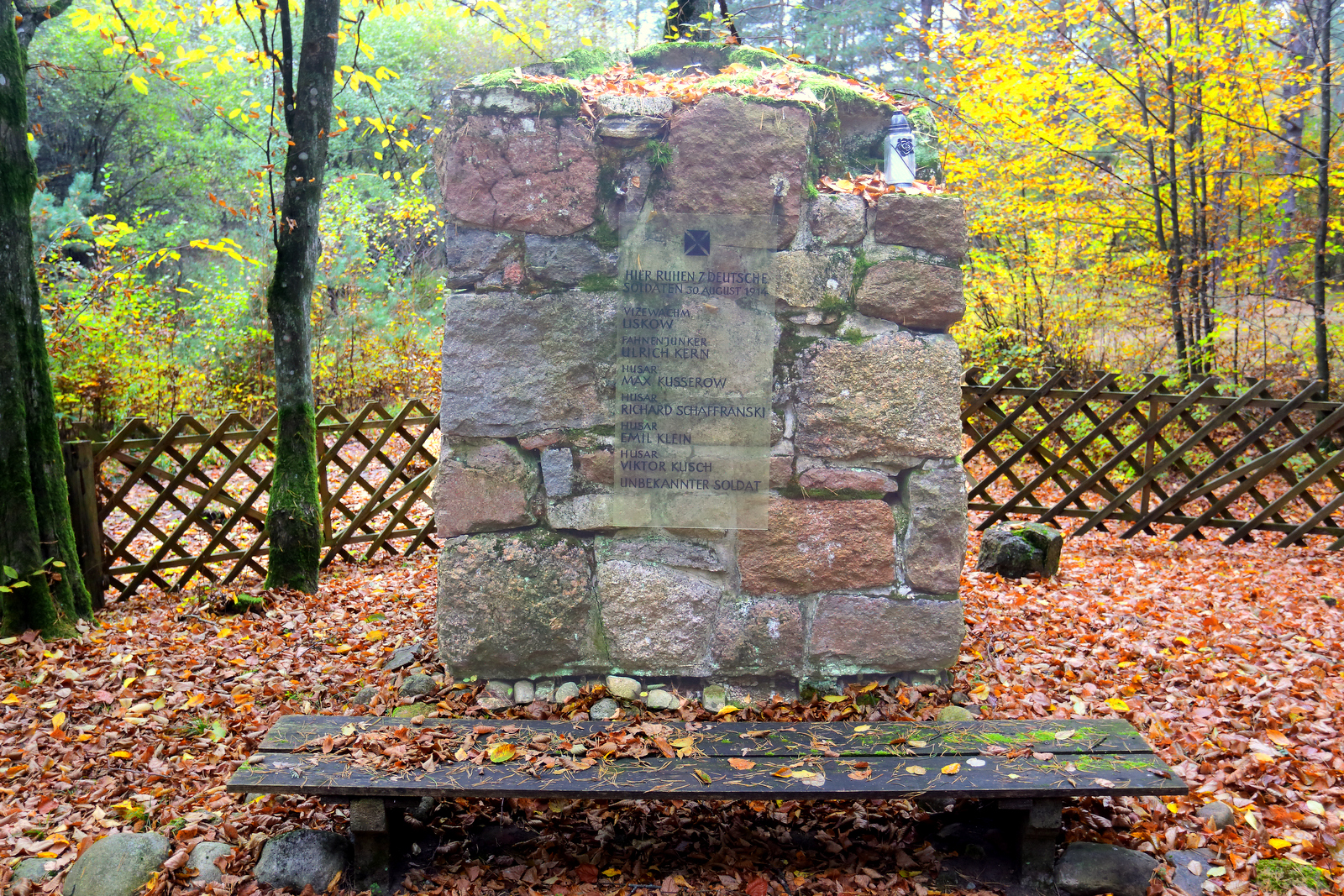 Cmentarz wojenny we wsi Zimna Woda