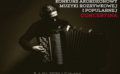 Zdjęcie - plakat na którym jest akordeonista na czarnym tle. Na plakacie także informacja i data kiedy odbędzie się koncert.