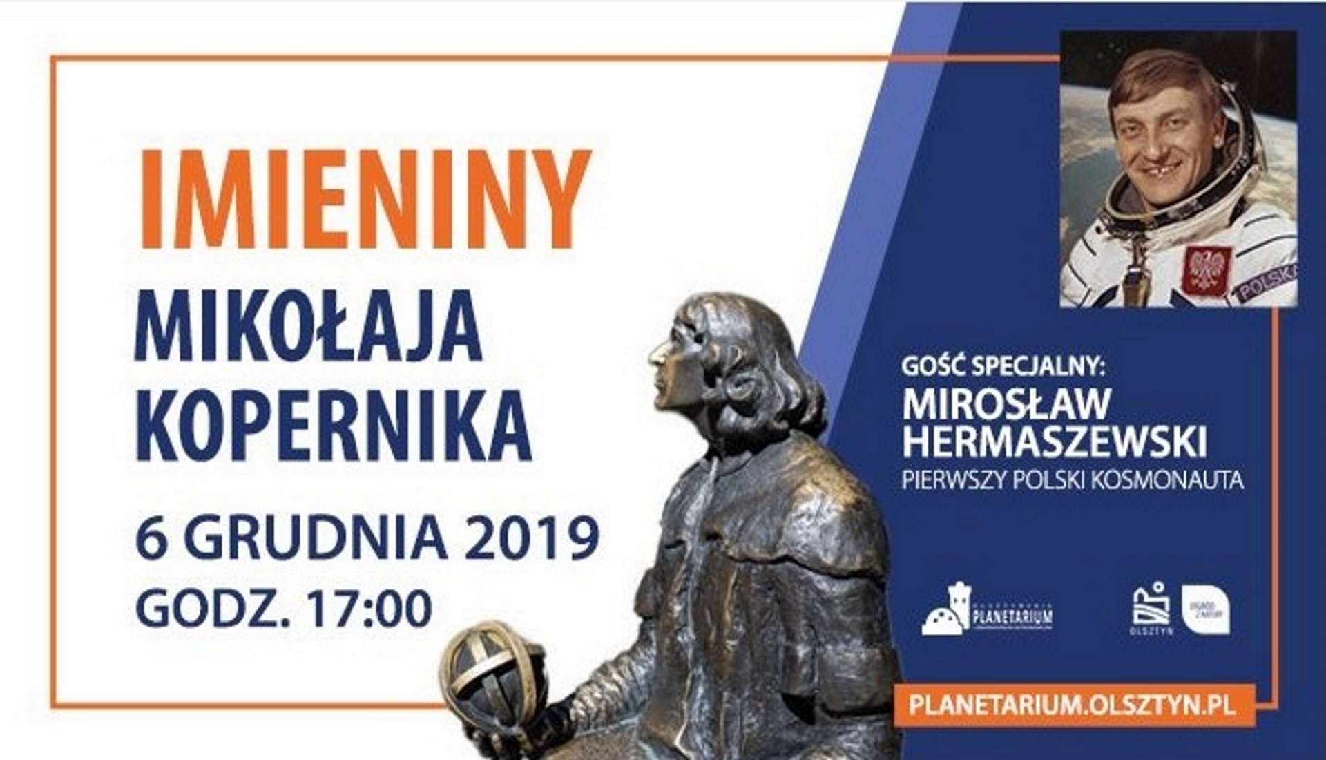 Plakat zapraszający na spotkanie do Planetarium w Olsztynie z Mirosławem Hermaszewskim. Na plakacie zdjęcie kosmonauty. 