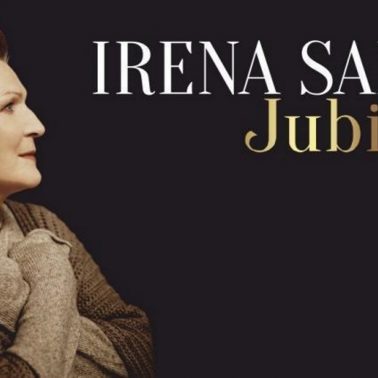 Zdjęcie - plakat na którym jest widoczna na czarnym tle postać piosenkarki Ireny Santor oraz napis informacja zapraszający na koncert Jubileusz Śpiewam czyli jestem