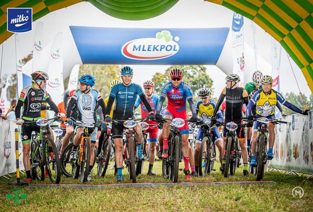 Zdjęcie zapraszające na zawody Łaciate Mazury MTB. 