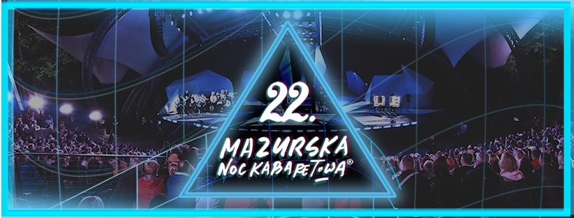 Zdjęcie - plakat przedstawiający publiczność podczas występu w amfiteatrze w Mrągowie. Kolor plakatu niebieski. Na plakacie napis zapraszający na Mazurską Noc Kabaretową. 