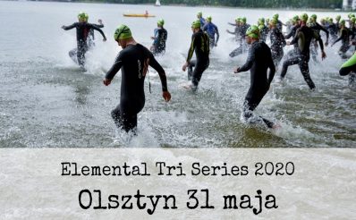 Plakat zdjęcie zapraszające na zawody Triathlon Elemental Tri Series Olsztyn 2020. Na zdjęciu zawodnicy startujący do zawodów w dyscyplinie pływanie.