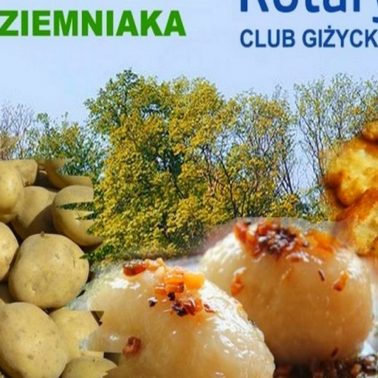 Zdjęcie, plakat zapraszający do Giżycka na 4. edycję Festynu Święta Ziemniaka w Giżycku 2020. Na plakacie widoczne jest zdjęcie ziemniaków, placków ziemniaczanych oraz pyz.