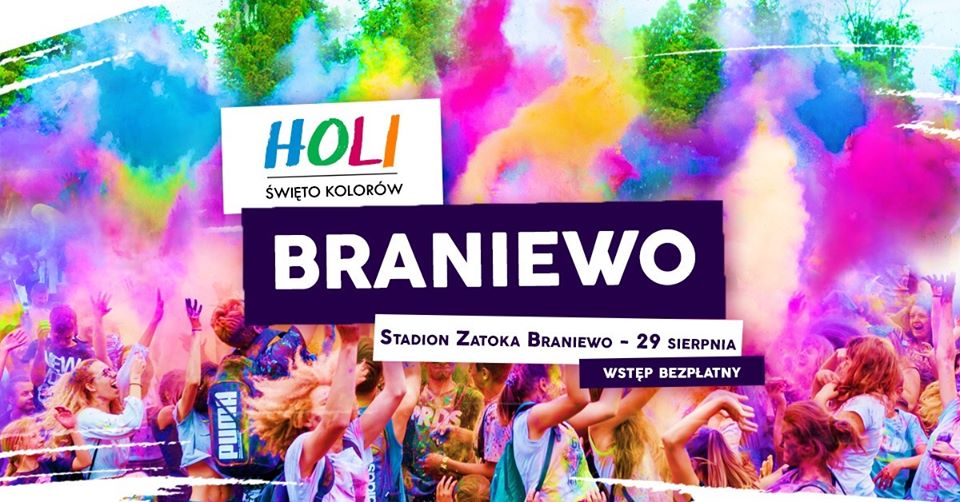 Plakat graficzny zapraszający do Braniewa na imprezę Holi Święto Kolorów - Braniewo 2020, Na plakacie zdjęcie bawiącej się publiczności a nad nimi chmura wielokolorowych proszków.  