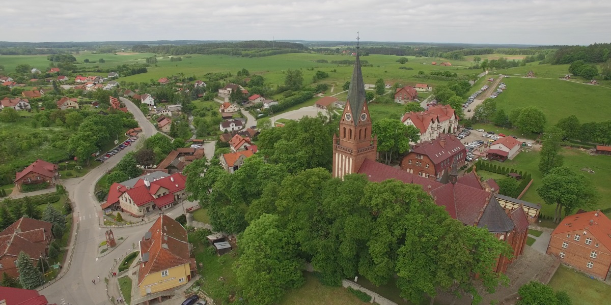 Panorama z lotu ptaka miejscowości Gietrzwałd.  