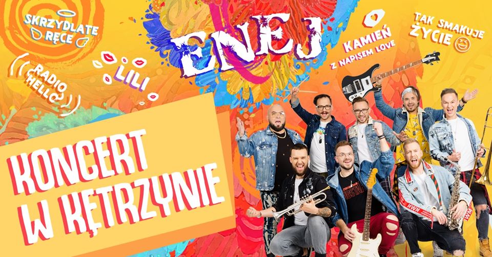Plakat zapraszający 15 sierpnia 2020 r. do Kętrzyna na koncert zespołu Enej - Kętrzyn 2020. Na plakacie zdjęcie zespołu na tle kolorowego tła na którym wypisane są tytuły największych przebojów zespołu.     