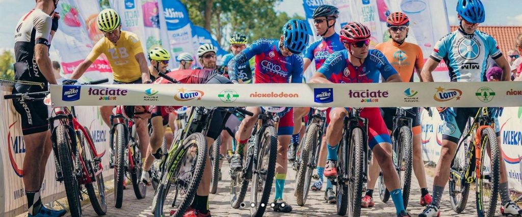 Zdjęcie zapraszające na zawody Łaciate Mazury MTB. 