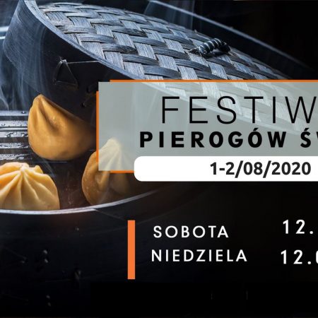 Plakat zapraszający do Mrągowa na I Festiwal Pierogów Świata Mrągowo 2020. Na plakacie zdjęcie pierogów w garnku pod przykryciem.