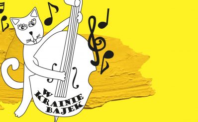Plakat graficzny zapraszający na koncert "W krainie bajek" organizowany przez Filharmonię Warmińsko-Mazurską w Olsztynie. Na plakacie z żółtym tłem graficzne nuty oraz sylwetka kota grającego na kontrabasie.