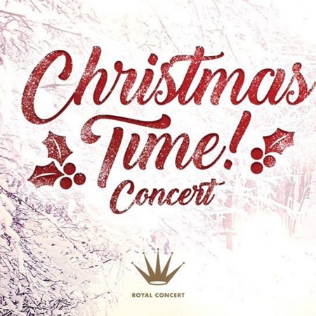 Plakat graficzny zapraszający na Koncert Christmas Time! - Concert Elbląg 2020. Plakat posiada tło oszronionego i zaśnieżonego lasu z napisem koloru czerwonego Christmas Time! - Concert.   