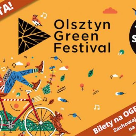 Plakat graficzny zapraszający do Olsztyna na 7. edycję Olsztyńskiego Green Festivalu - Olsztyn 2021. Plakat o pomarańczowym tle z napisami na którym po lewej stronie plakatu znajduje się narysowana para jadąca na rowerze.  