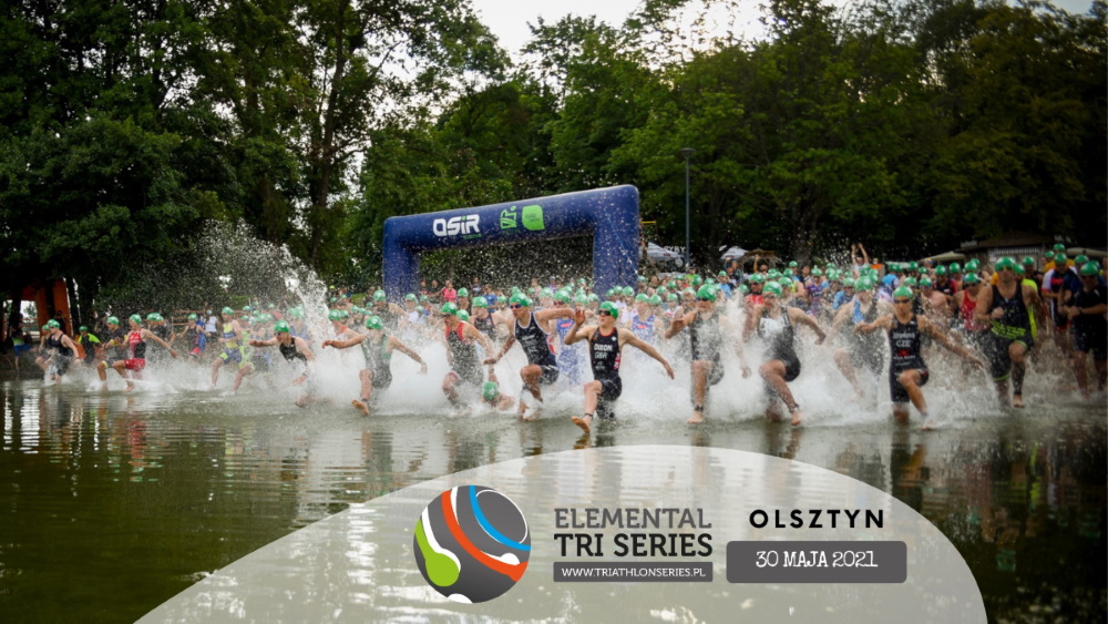 Zdjęcie zapraszające do Olsztyna na zawody Triathlon Elemental Tri Series Olsztyn - 2021. Na zdjęciu widzimy start zawodników nad jeziorem Ukiel, którzy rozpoczynają rywalizację od pływania.  