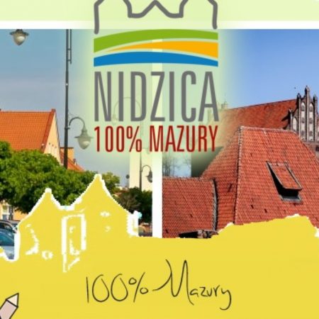 Baner reklamowy miasta Nidzicy. Na banerze dwa zdjęcia miasta Ratusz i wieże Zamku Krzyżackiego.
