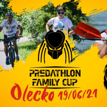 Plakat graficzny zapraszający do Olecka na 1. edycję zawodów Predathlon Family Cup - Olecko 2021. Na plakacie trzy zdjęcia rowerzystów, biegacza i kajakarzy uczestniczących w zawodach.