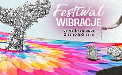 Plakat graficzny zapraszający na Festiwalu Wibracje 2021, który promuje dobrostan psychofizyczny. Kolorowy plakat na którym jest zdjęcie mężczyzny waga z grafiką serca i mózgu oraz futurystyczna drzewo.