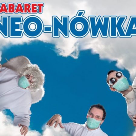 Plakat graficzny zapraszający na występy Kabaretu Neo-Nówka ,,20-lecie'' - 2021. Na plakacie zdjęcie kabaretu w obłokach chmur.  