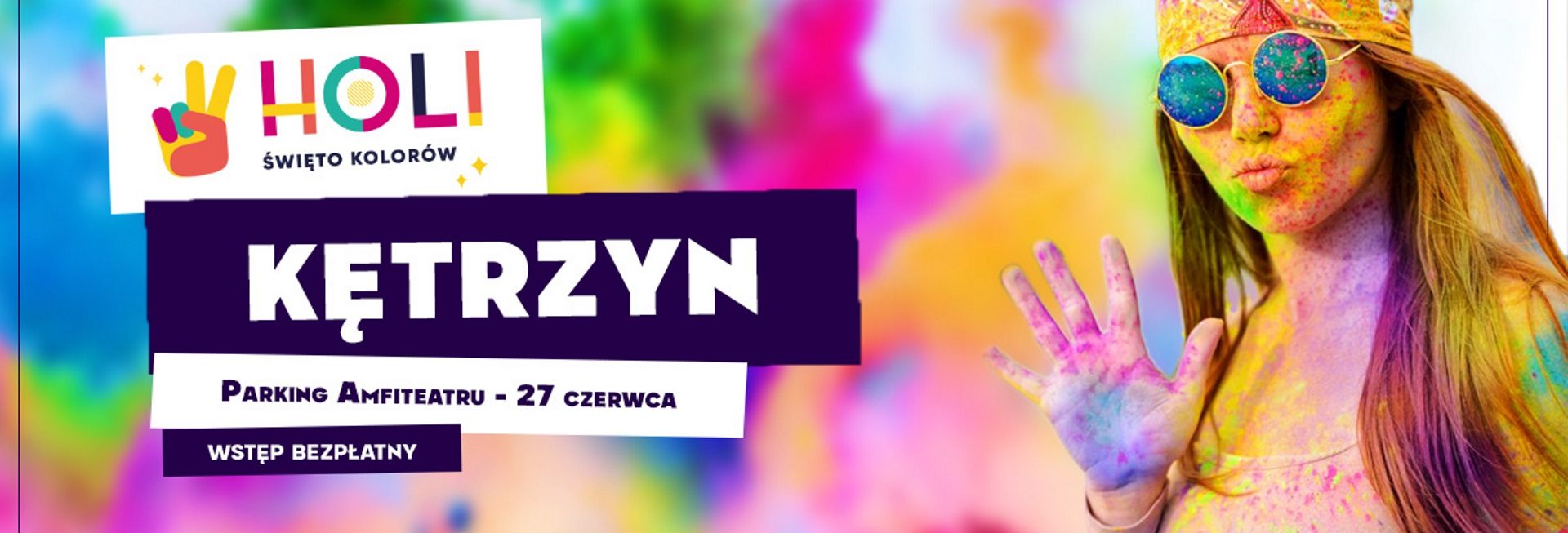 Plakat graficzny zapraszający do Kętrzyna na imprezę Holi Święto Kolorów – Kętrzyn 2021. Na plakacie widzimy dziewczynę - uczestniczkę imprezy całą ubrudzoną w kolorowym proszku.  