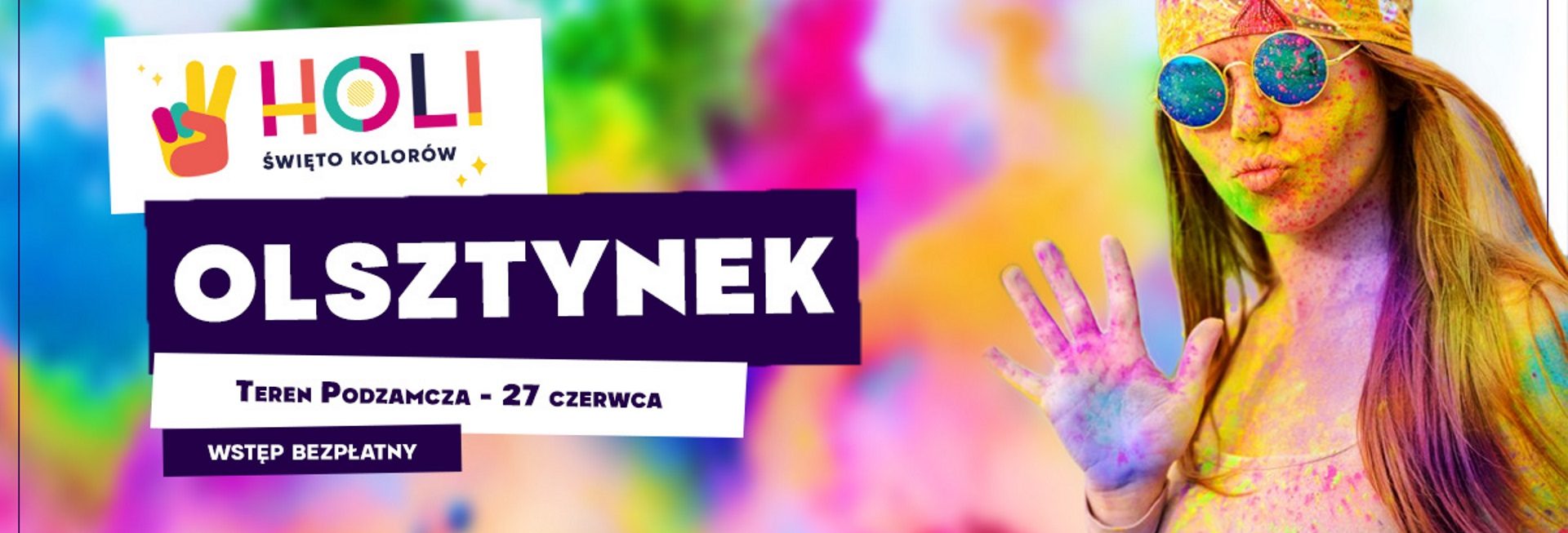 Plakat graficzny zapraszający do Olsztynka na imprezę Holi Święto Kolorów – Olsztynek 2021. Na plakacie widzimy dziewczynę - uczestniczkę imprezy całą ubrudzoną w kolorowym proszku.  
