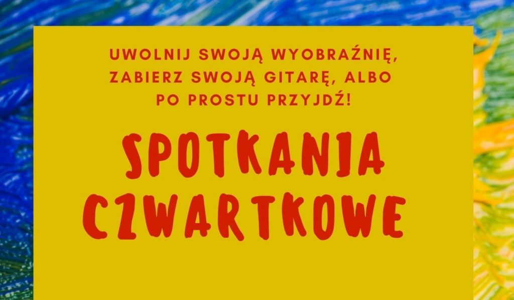 Plakat graficzny zapraszający do Iławy na cotygodniowe spotkania czwartkowe - warsztaty artystyczne Iława 2021. Na plakacie napisy na żółtym tle plakatu.