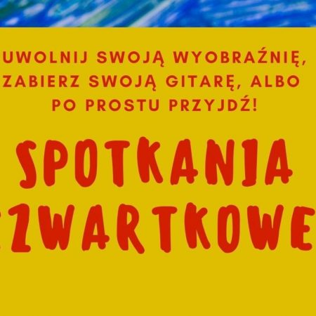 Plakat graficzny zapraszający do Iławy na cotygodniowe spotkania czwartkowe - warsztaty artystyczne Iława 2021. Na plakacie napisy na żółtym tle plakatu.