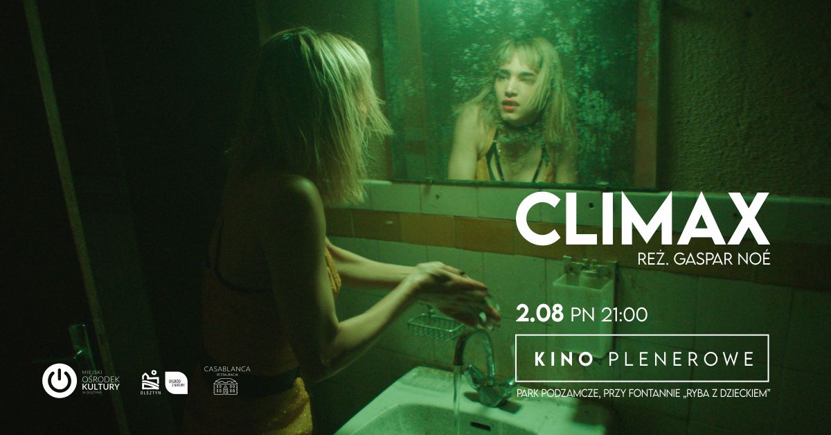 Zdjęcie z filmu Climax zapraszające do Olsztyna na cykliczną imprezę Kino Plenerowe Olsztyn 2021. Na zdjęciu widzimy aktorkę przed lustrem w łazience myjącą ręce. 