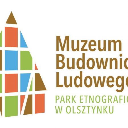 Logo graficzne Muzeum Budownictwa Ludowego w Olsztynku. Na grafice widzimy kontur chaty podzielony w kwadraty i pomalowany na różne kolory. 