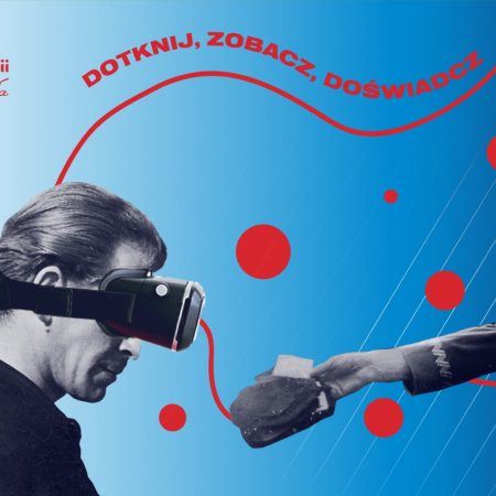 Plakat graficzny zapraszający do Olsztyna na Wirtualny Teatr Historii „Niepodległa” - Olsztyn 2021. Na plakacie postać Marszałka Józefa Piłsudskiego oraz mężczyzny który na głowie ma wirtualne gogle.   