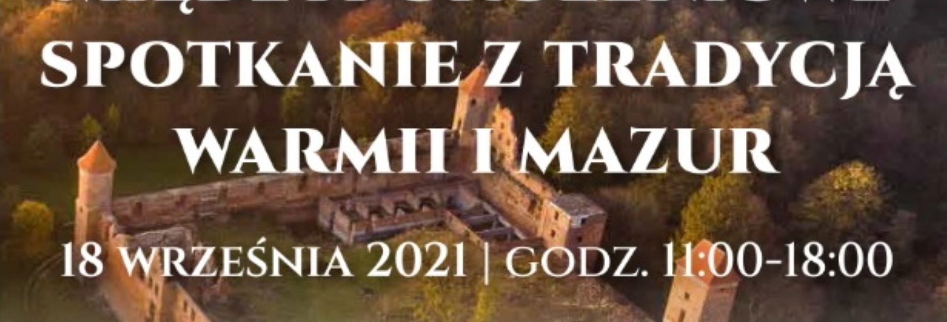 Plakat graficzny zapraszający do Zamku w Szymbarku na festyn "Międzypokoleniowe Spotkanie z Tradycją Warmii i Mazur" - Zamek Szymbark 2021. Na zdjęciu panorama ruin zamku z lotu ptaka. 