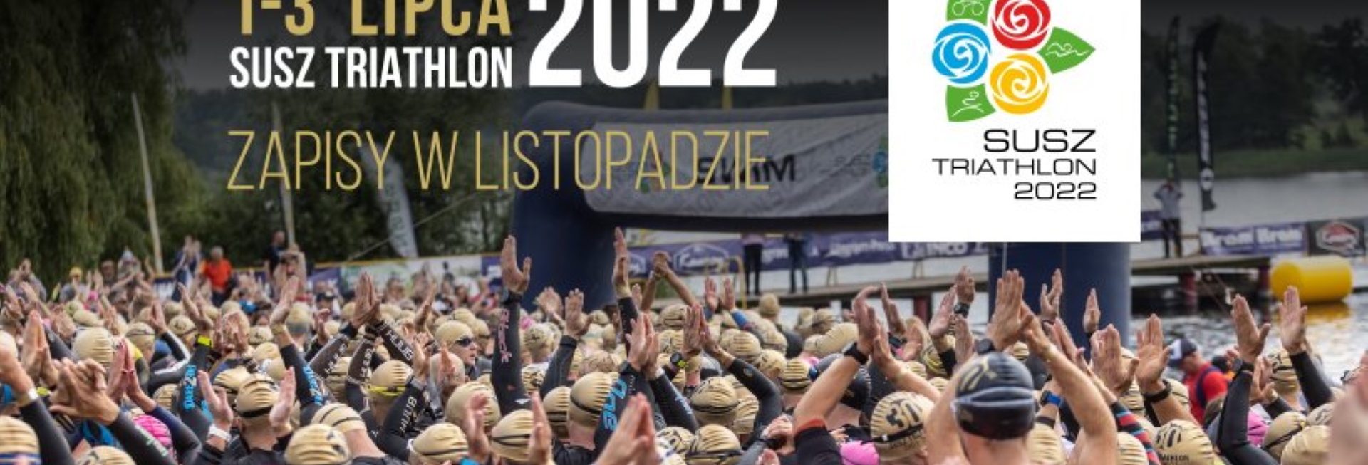 Plakat graficzny zapraszający do miejscowości Susz na kolejną edycję zawodów Susz Triathlon 2022. W Suszu, nieformalnej „stolicy polskiego triathlonu” po raz kolejny odbędą się Mistrzostwa Polski w Triathlonie na dystansie sprinterskim.