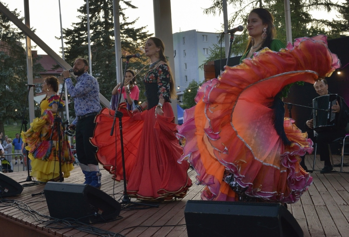 Zdjęcie zapraszające do Mrągowa na Cygański Tabor w Mrągowie – Koncert Muzyki i Tańca Romów Mrągowo.