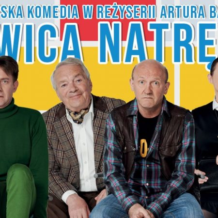 Plakat graficzny zapraszający Zdjęcie na komedię teatralną "Nerwica Natręctw". Na plakacie zdjęcia siedzących sześciu aktorów występujących w komedii.  