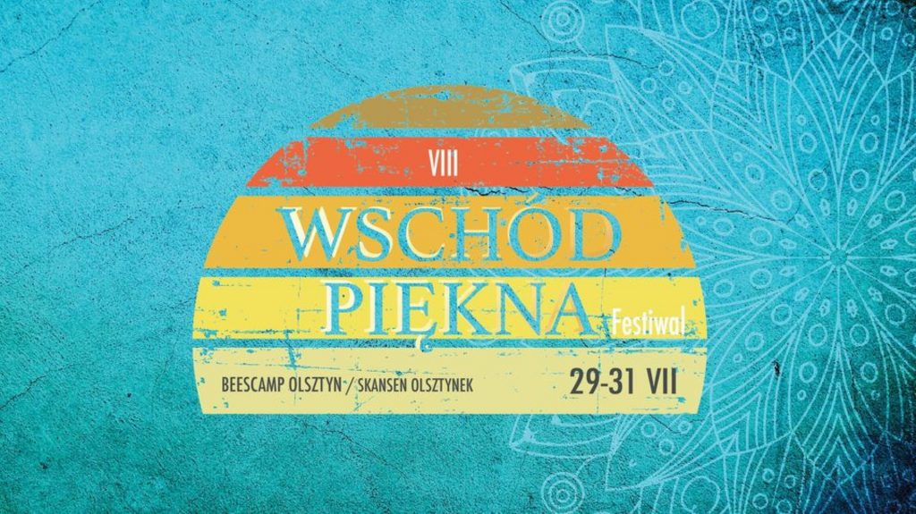 Plakat graficzny zapraszający do Olsztyna i Muzeum Budownictwa Ludowego w Olsztynku na 8. edycję Festivalu Wschód Piękna - Olsztyn & Olsztynek Skansen 2022. 