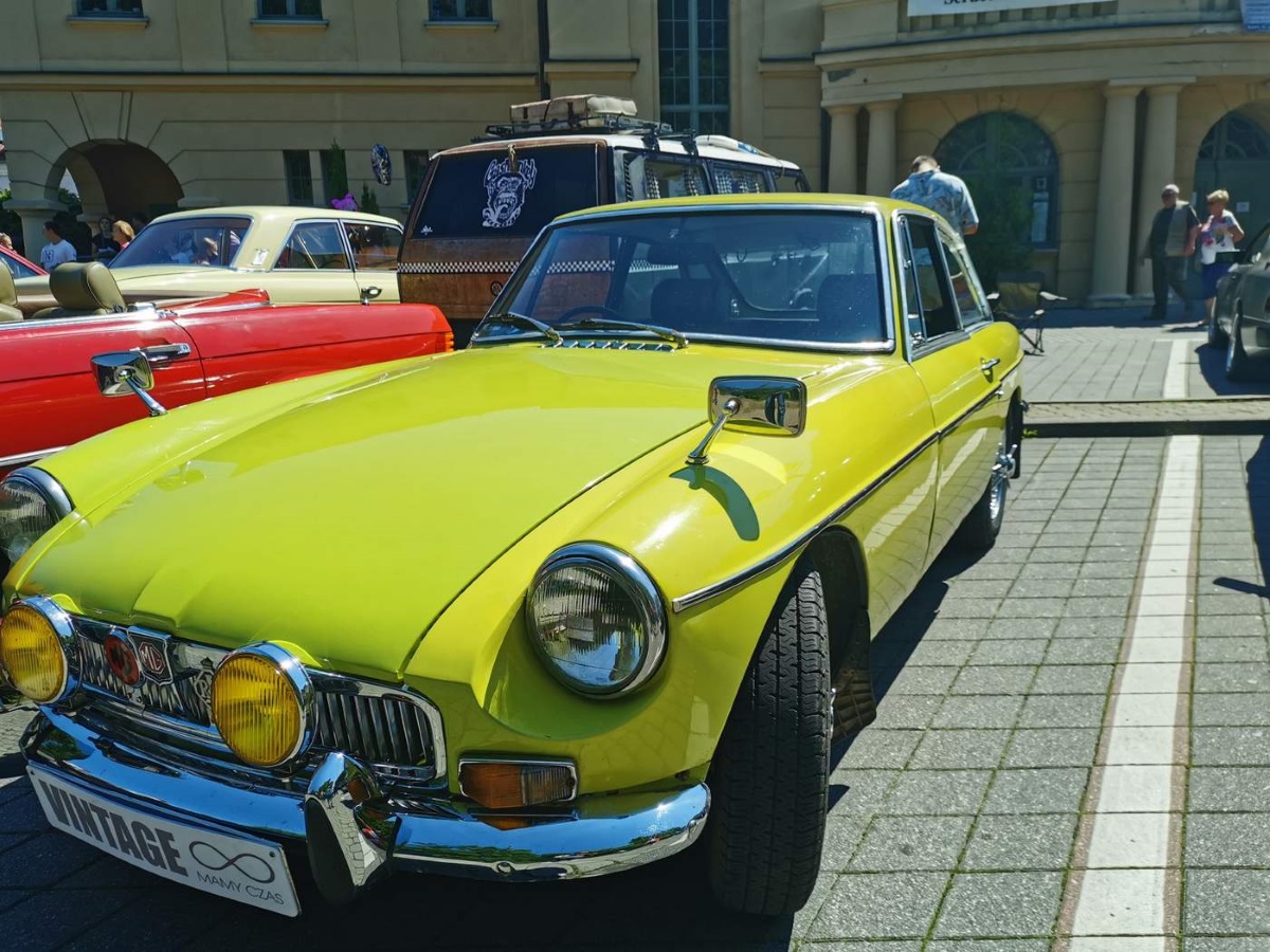 Zdjęcie samochodu z cyklicznej imprezy odbywającej się w Iławie Legendy Motoryzacji Iława.   