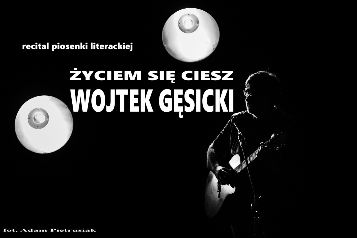 Plakat graficzny zapraszający do Olsztyna na koncert - recital Wojtka Gęsickiego "Życiem się ciesz" Olsztyn 2022.