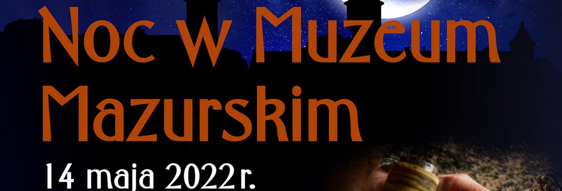 Plakat graficzny zapraszający do Szczytna na Noc w Muzeum Mazurskim Szczytno 2022.