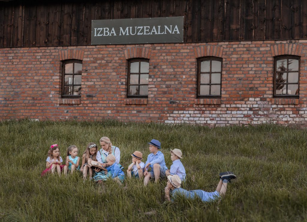 Zdjęcie zapraszające do Gietrzwałdu na spotkania w Izbie Muzealnej Gietrzwałd.