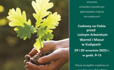 Plakat zapraszający do Nadleśnictwa Kudypy na Akcję #sadziMY odbierz i posadź drzewko w Leśnym Arboretum w Kudypach 2022.
