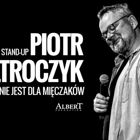 Plakat zapraszający na występ Piotra Bałtroczyka Stand-up Starość nie jest dla mięczaków 2022 / 2023.