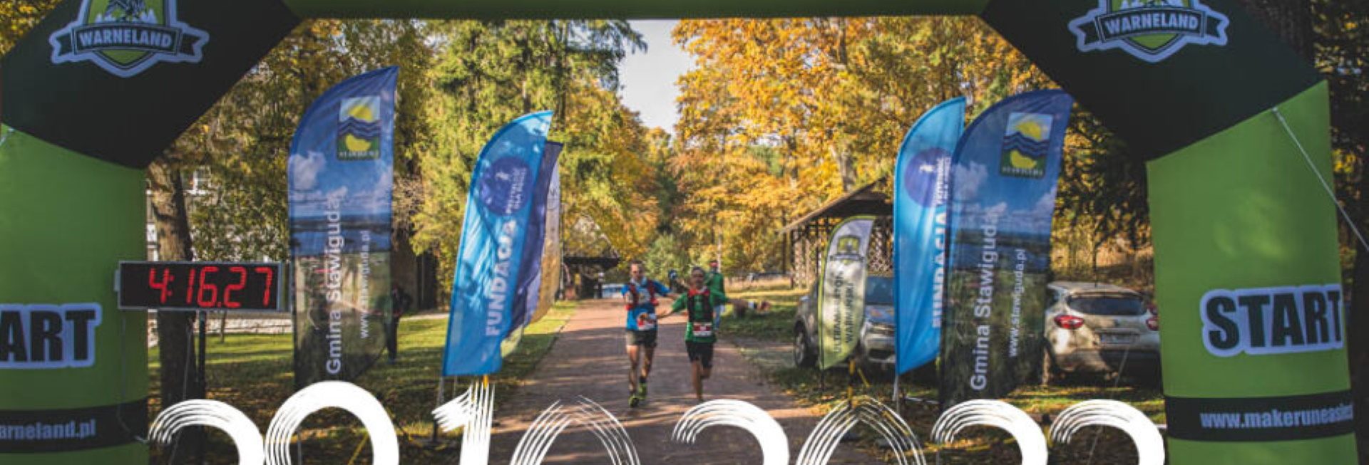 Plakat zapraszający na jesienny Bieg Ultramaraton Warmiński Warneland Stawiguda 2022. 