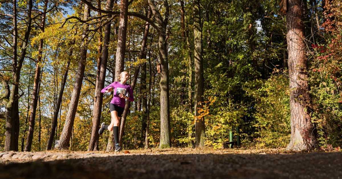 Zdjęcie zapraszające do Olsztyna na kolejną edycję Biegu City Trail Olsztyn.