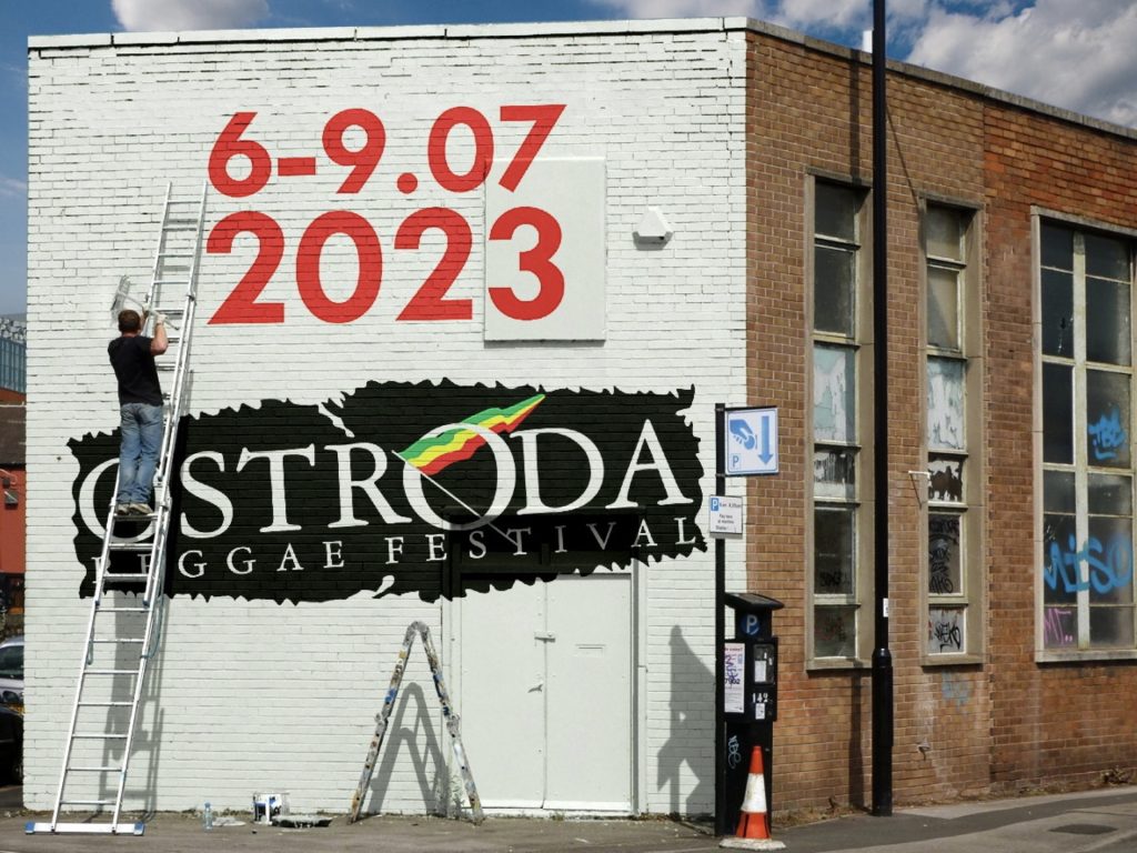 Plakat zapraszający w dniach 6-9 lipca 2023 r. do Ostródy na 22. edycję Ostróda Reggae Festival Ostróda 2023, czołowego Festiwalu Reggae w Polsce, imprezy celebrującej muzykę i kulturę wywodzącą się z Jamajki.