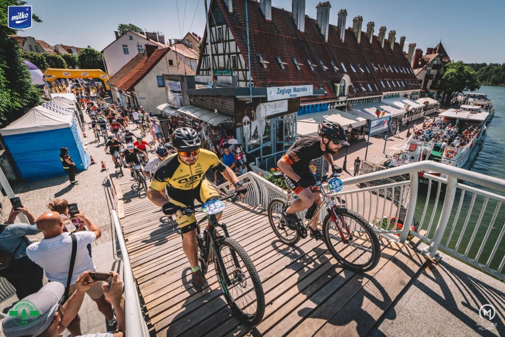 Zdjęcie zapraszające do Mikołajek na Łaciate Mazury MTB „W Krainie Sielawowego Króla” Mikołajki. 
