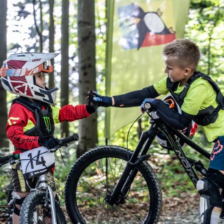 Zdjęcie zapraszające do miejscowości Kurzętnik na Kurzą Górę na kolejną edycję Zawodów Rowerowych "Puchar Grupy Pingwina" Kurza Góra Kurzętnik. 