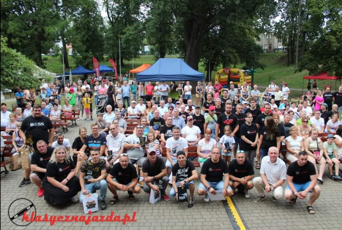 Zdjęcie zapraszające do Działdowa na kolejną edycję Zlotu Pojazdów Zabytkowych w Działdowie. 